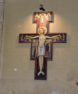 La croix de Saint-Damien a retrouvé tout son éclat d'origine.